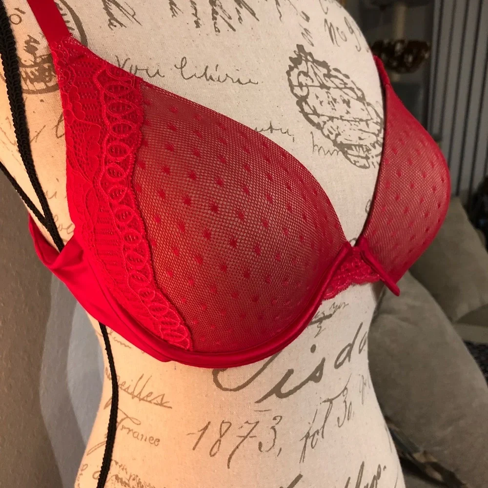 4[Maidenform] NWOT! Red lace bra